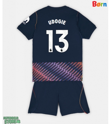 Tottenham Hotspur Destiny Udogie #13 Replika Babytøj Udebanesæt Børn 2026-27 Kortærmet (+ Korte bukser)